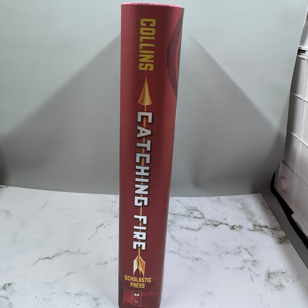 Catching Fire Hunger Games Book - Picture 2 of 3